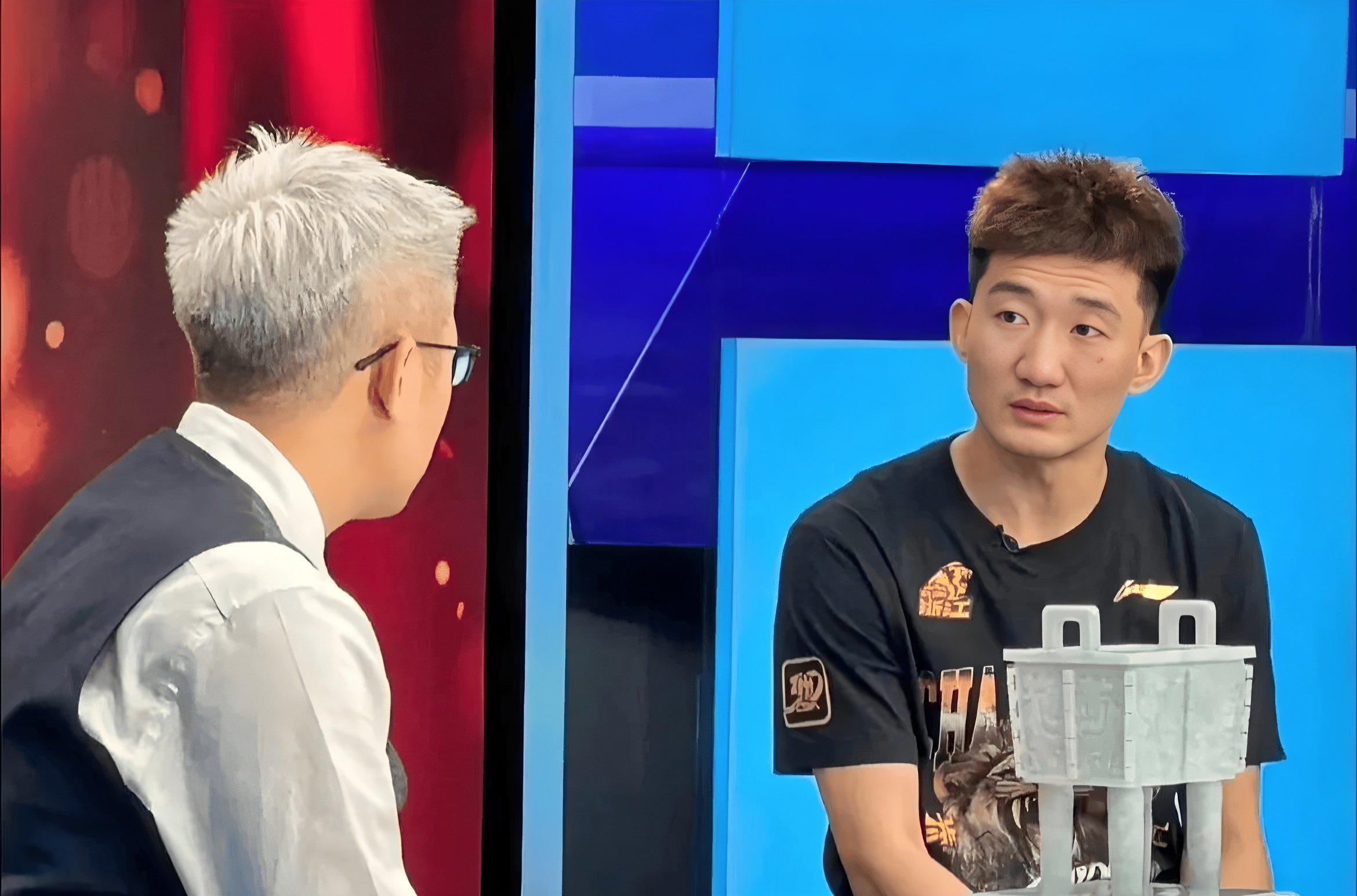 详细阅读:开云体育夏洛特黄蜂临场应变备战CBA季后赛风云突变广东宏远赛后状态回暖,连对手都承认:Uzi连续二十场比赛得分超过败北的简单介绍 开云体育夏洛特黄蜂临场应变备战CBA季后赛风云突变广东宏远赛后状态回暖,连对手都承认:Uzi连续二十场比赛得分超过败北的简单介绍